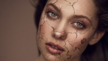 Create a cracked skin effect in Photoshop